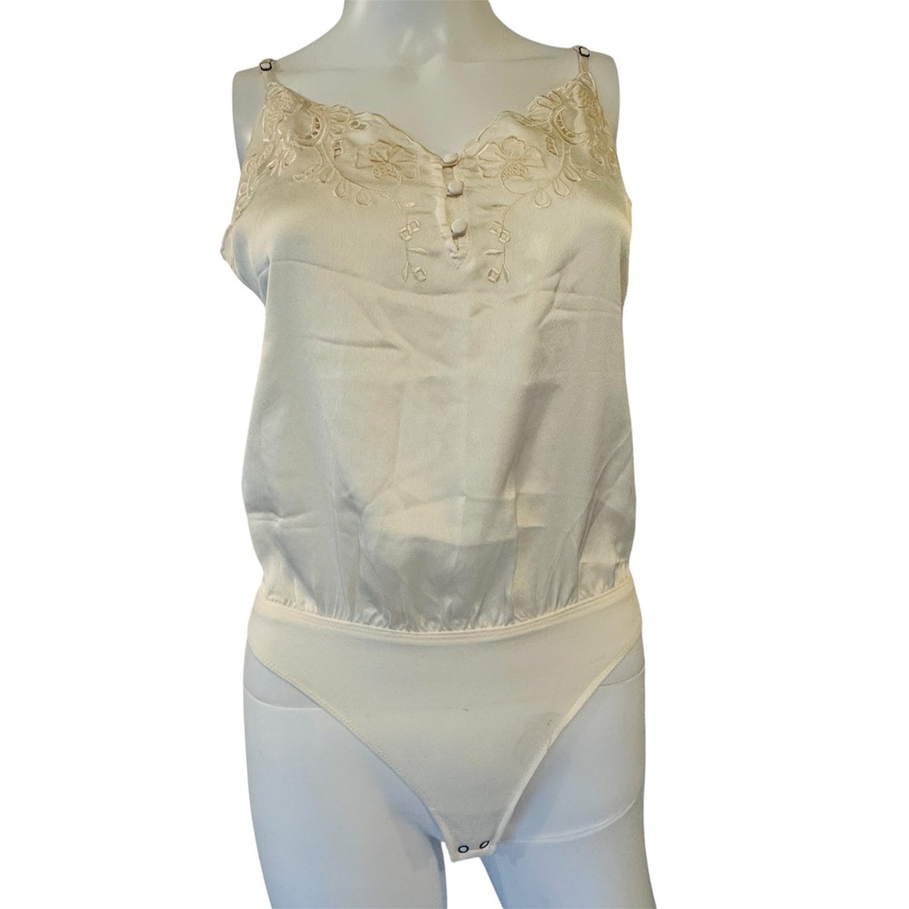 Abercrombie & Fitch Cream Satin Embroidered Eyelet Bodysuit S
140-408-0932-101